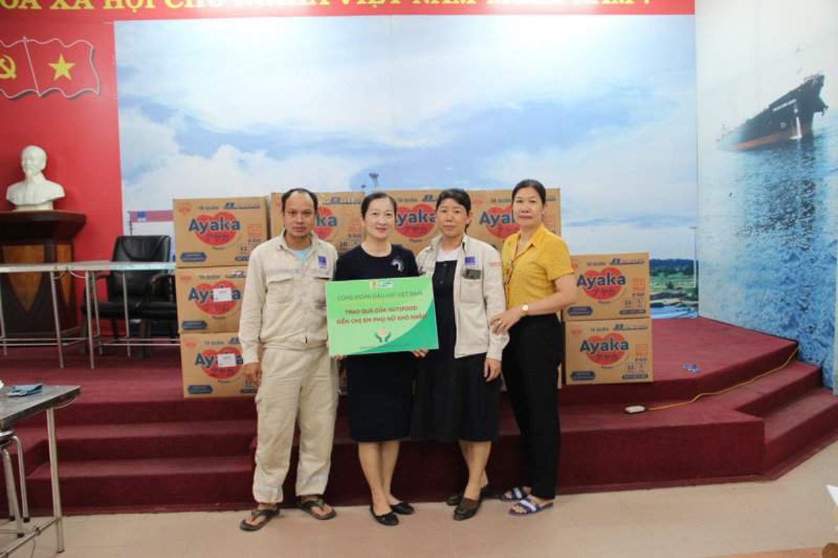 Công đoàn Dầu khí Việt Nam trao hỗ trợ nữ CBCNV khó khăn Công đoàn Dầu khí Việt Nam trao hỗ trợ nữ CBCNV khó khăn