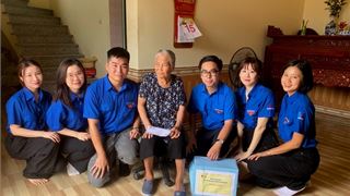 Thăm hỏi, tặng quà các gia đình chính sách tại Bắc Ninh