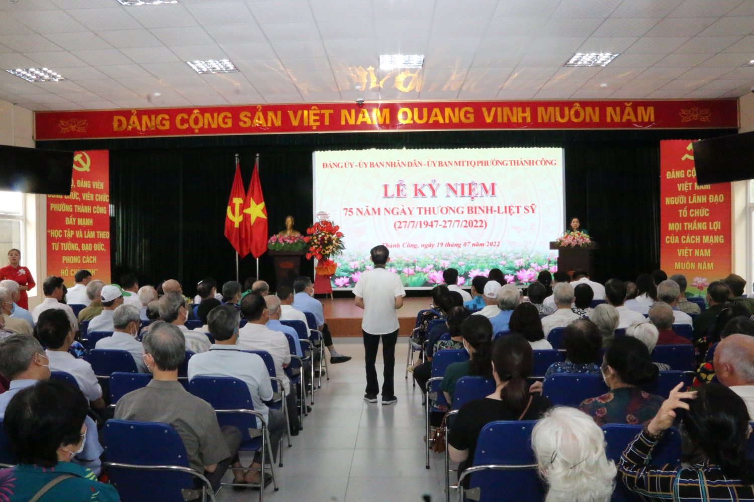 Hội CCB Tập đoàn ủng hộ quỹ “Đền ơn đáp nghĩa” phường Thành Công Hội CCB Tập đoàn ủng hộ quỹ “Đền ơn đáp nghĩa” phường Thành Công