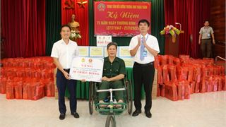 CĐ DKVN thăm, tặng quà các thương, bệnh binh tại Thuận Thành (Bắc Ninh)