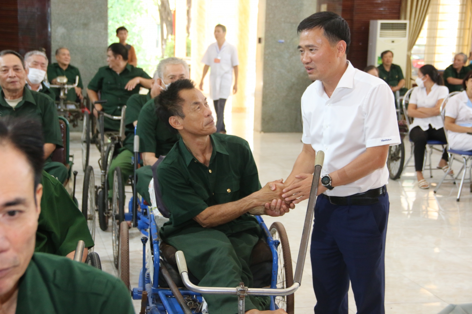 CĐ DKVN thăm, tặng quà các thương, bệnh binh tại Thuận Thành (Bắc Ninh) CĐ DKVN thăm, tặng quà các thương, bệnh binh tại Thuận Thành (Bắc Ninh)