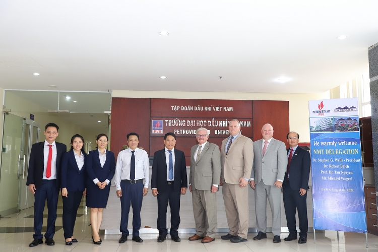 Trường Đại học Dầu khí Việt Nam ký Thỏa thuận hợp tác đào tạo Thạc sĩ với Trường Đại học New Mexico Tech (Hoa Kỳ)