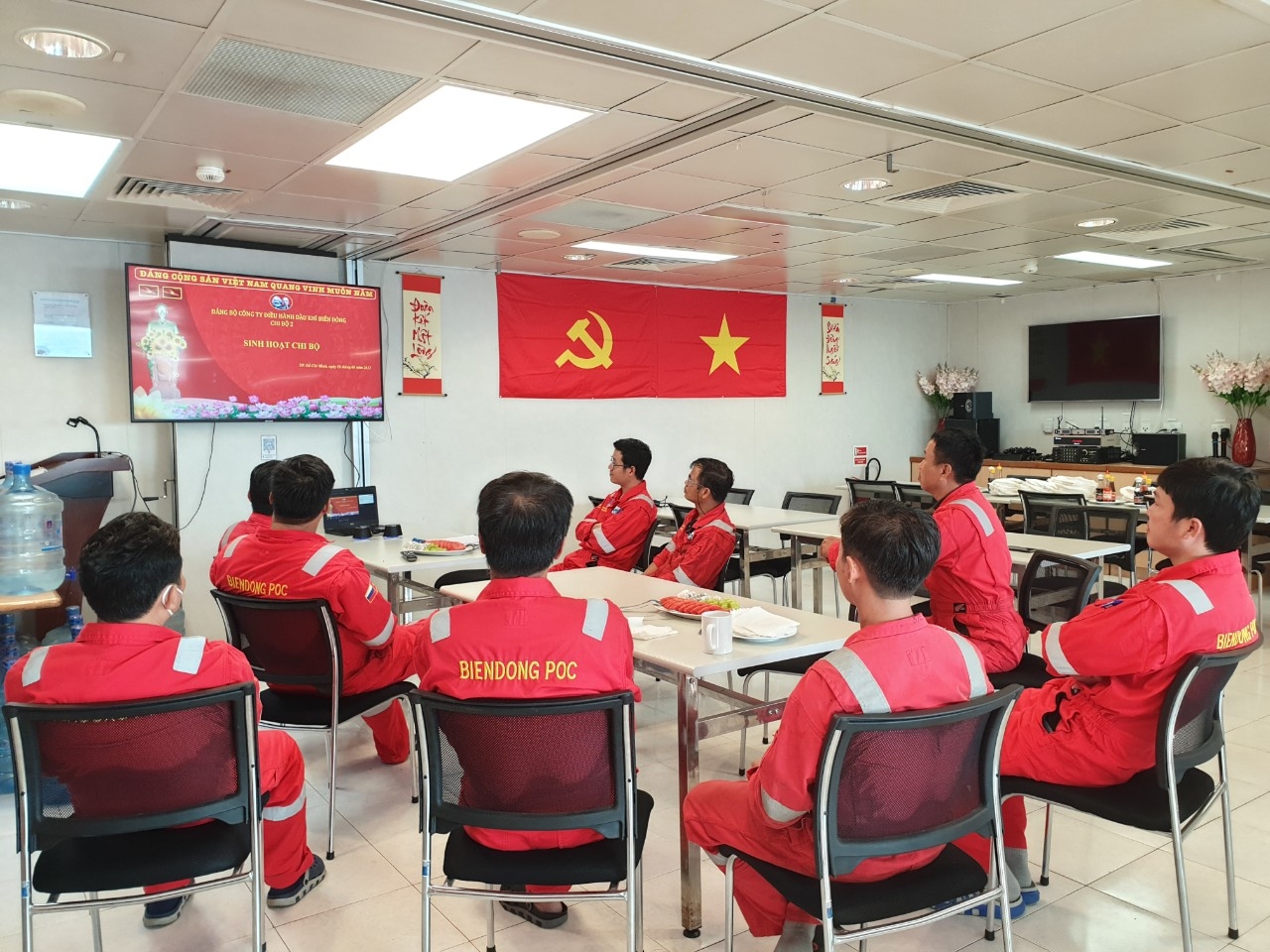 Chi bộ 2 Đảng bộ BIENDONG POC sinh hoạt chuyên đề “Cách mạng Tháng 8 và ý nghĩa lịch sử” Chi bộ 2 Đảng bộ BIENDONG POC sinh hoạt chuyên đề “Cách mạng Tháng 8 và ý nghĩa lịch sử”