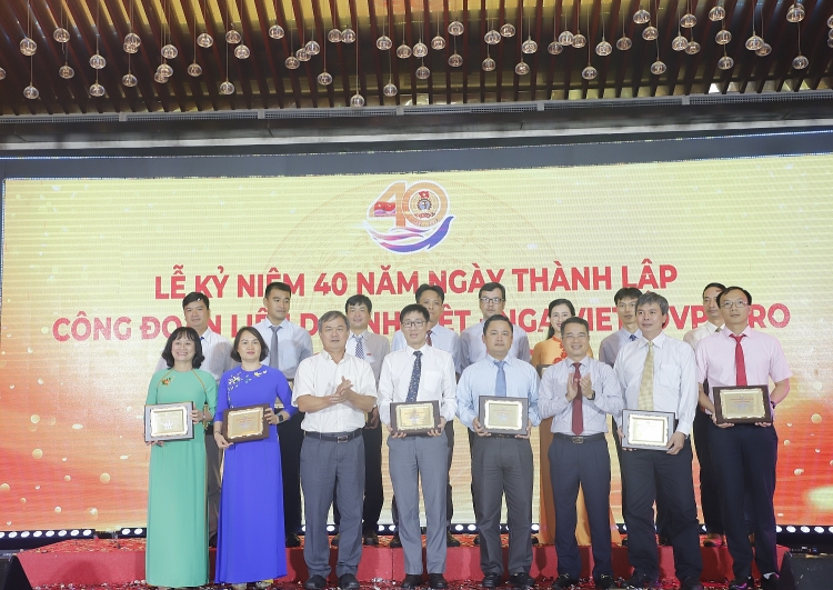 Công đoàn Vietsovpetro long trọng tổ chức Lễ kỷ niệm 40 năm ngày thành lập Công đoàn Vietsovpetro long trọng tổ chức Lễ kỷ niệm 40 năm ngày thành lập