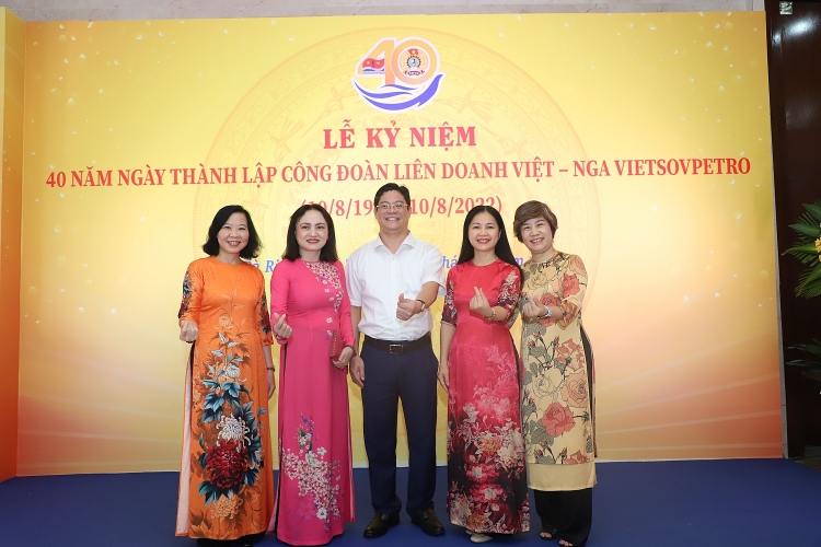 Công đoàn Vietsovpetro long trọng tổ chức Lễ kỷ niệm 40 năm ngày thành lập Công đoàn Vietsovpetro long trọng tổ chức Lễ kỷ niệm 40 năm ngày thành lập