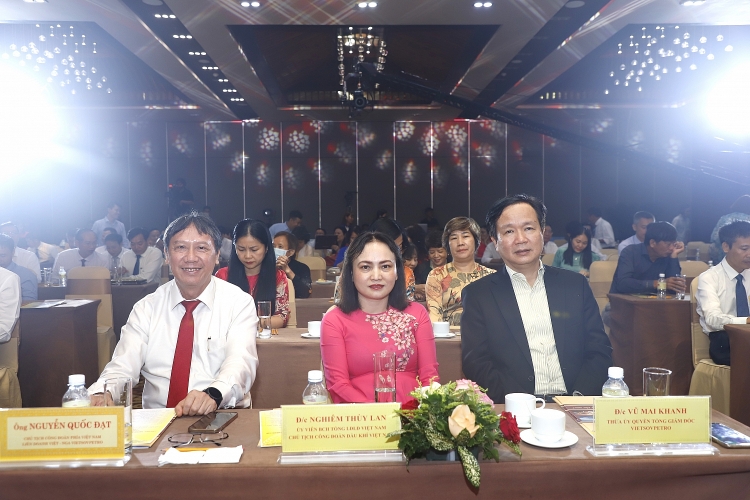 Công đoàn Vietsovpetro long trọng tổ chức Lễ kỷ niệm 40 năm ngày thành lập Công đoàn Vietsovpetro long trọng tổ chức Lễ kỷ niệm 40 năm ngày thành lập