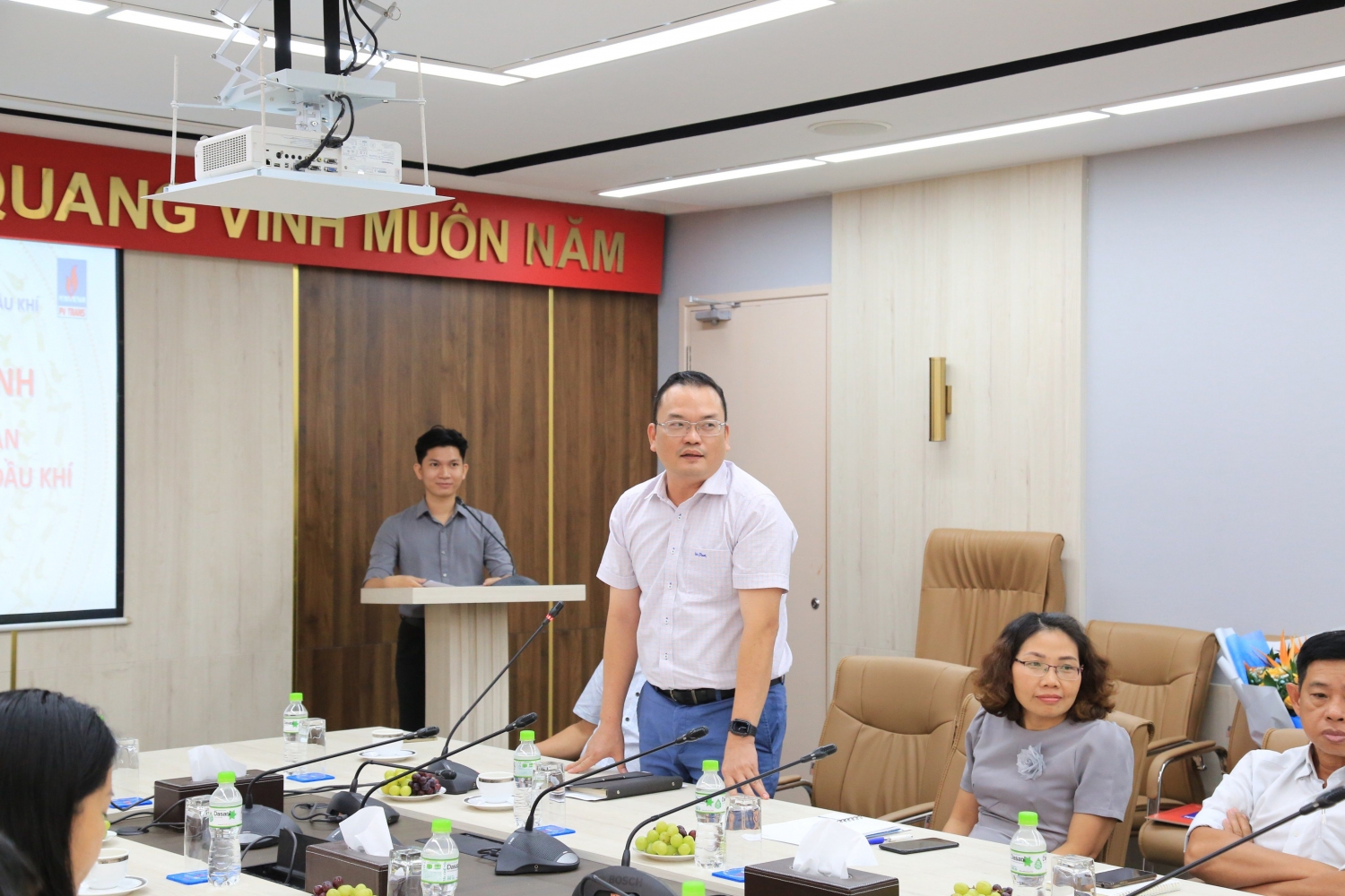 Đồng chí Nguyễn Quốc Thịnh – Ủy viên BTV Đảng ủy, Phó Tổng giám đốc, Chủ tịch Công đoàn PVTrans phát biểu tại buổi làm việc Đồng chí Nguyễn Quốc Thịnh – Ủy viên BTV Đảng ủy, Phó Tổng giám đốc, Chủ tịch Công đoàn PVTrans phát biểu tại buổi làm việc