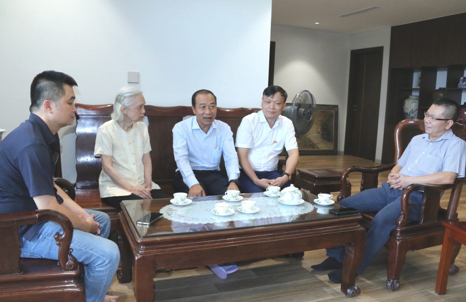 Lãnh đạo Petrovietnam thăm hỏi, tri ân nguyên lãnh đạo Tập đoàn Lãnh đạo Petrovietnam thăm hỏi, tri ân nguyên lãnh đạo Tập đoàn