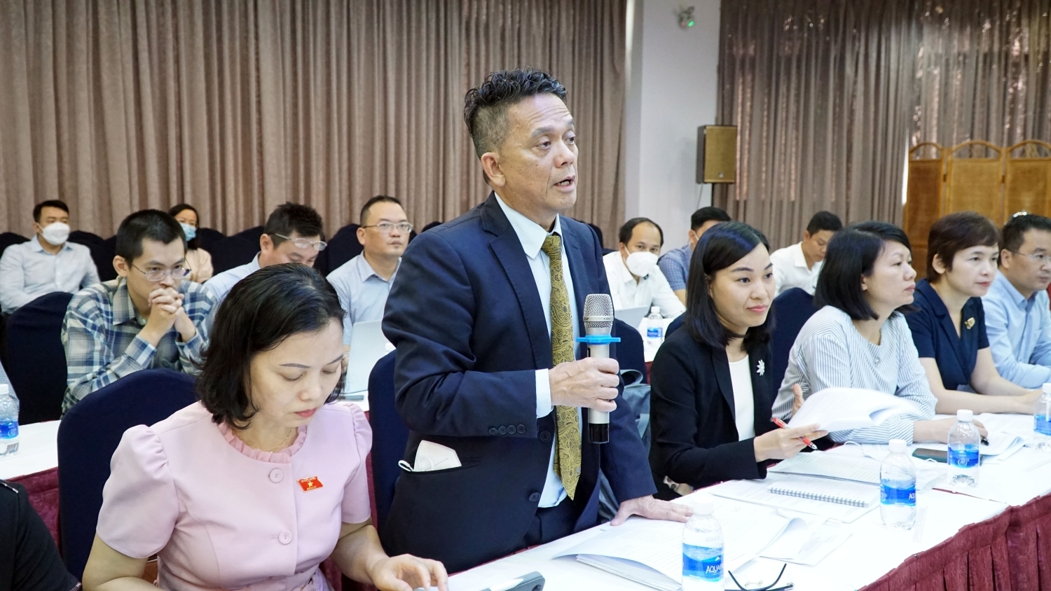 Ông Nguyễn Minh, Trưởng ban pháp lý và thương mại Eni Việt Nam cho ý kiến về ngôn ngữ trong hợp đồng dầu khí tại Hội thảo lấy ý kiến về Dự thảo Luật Dầu khí sửa đổi do Ủy ban Kinh tế Quốc hội phối hợp với Bộ Công Thương tổ chức tại TP HCM ngày 3/8.