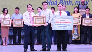 Petrovietnam ủng hộ 2 tỷ đồng cho Quỹ “Vì người nghèo” tỉnh Hòa Bình năm 2022