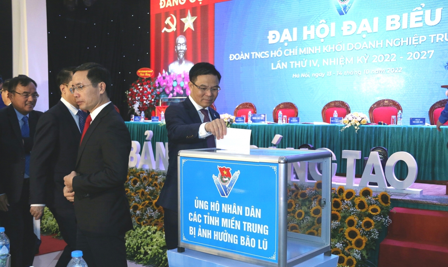 Tuổi trẻ Khối Doanh nghiệp Trung ương: Đoàn kết - Tiên phong - Bản lĩnh - Sáng tạo Tuổi trẻ Khối Doanh nghiệp Trung ương: Đoàn kết - Tiên phong - Bản lĩnh - Sáng tạo