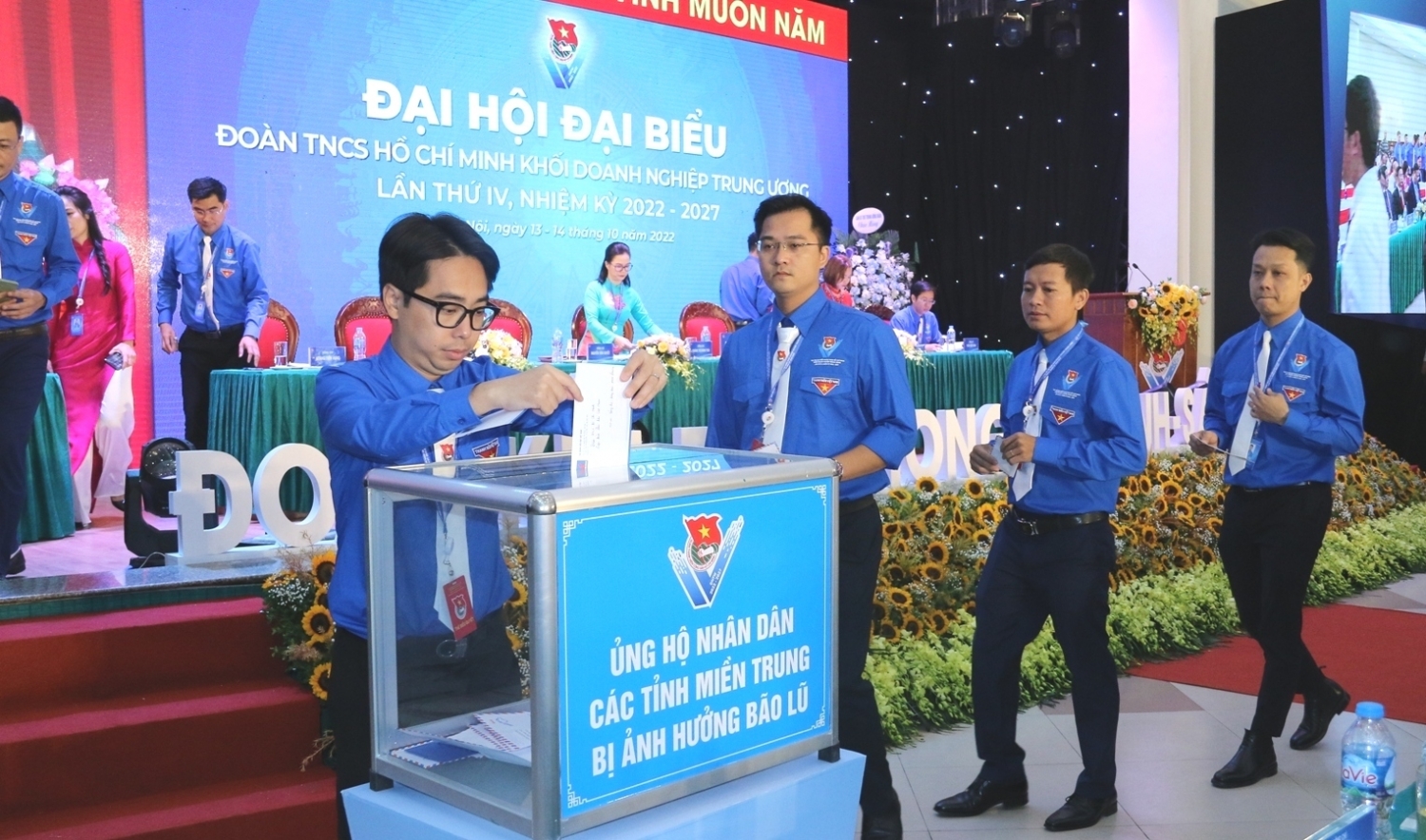 Tuổi trẻ Khối Doanh nghiệp Trung ương: Đoàn kết - Tiên phong - Bản lĩnh - Sáng tạo Tuổi trẻ Khối Doanh nghiệp Trung ương: Đoàn kết - Tiên phong - Bản lĩnh - Sáng tạo