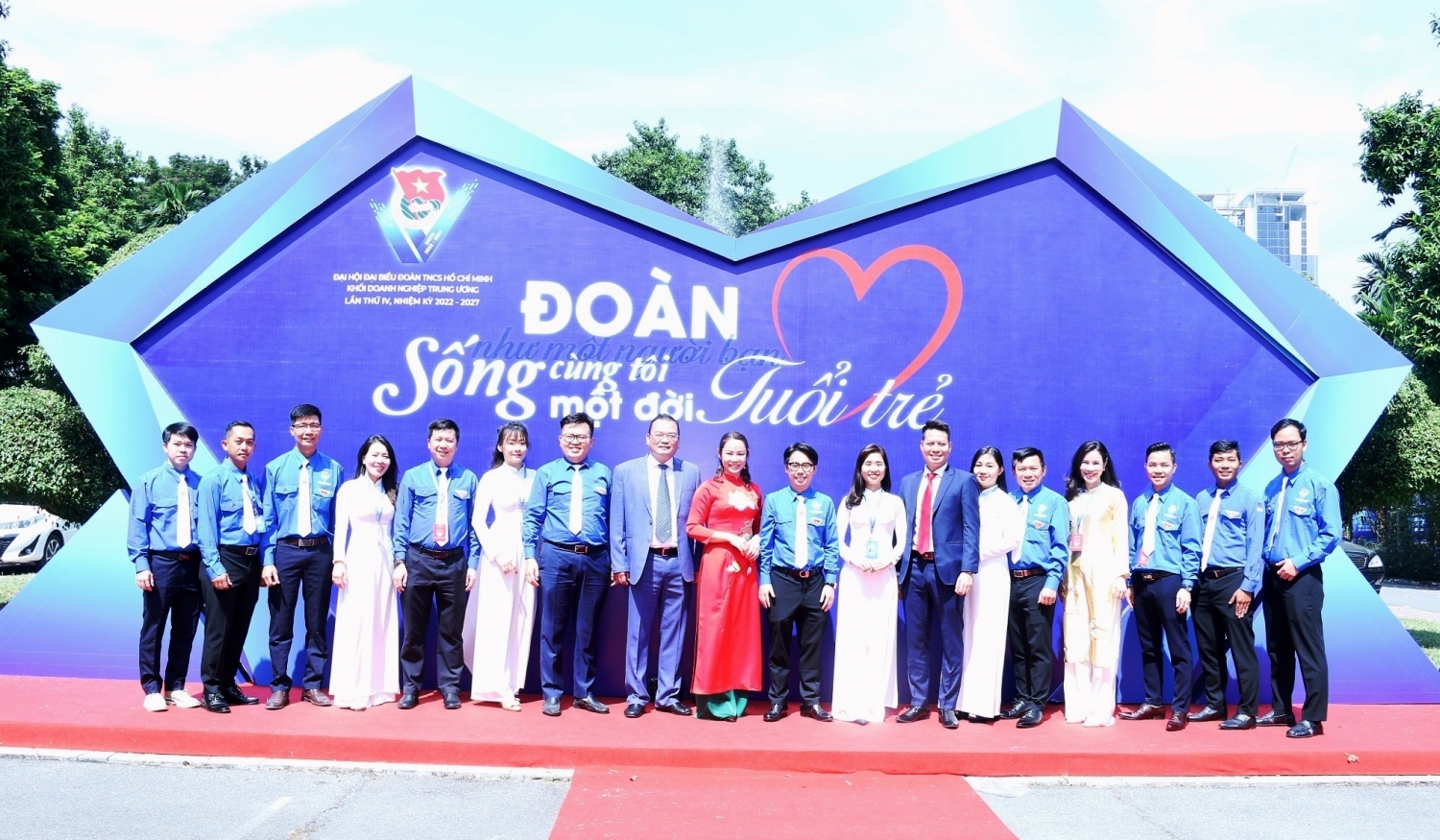 Tuổi trẻ Khối Doanh nghiệp Trung ương: Đoàn kết - Tiên phong - Bản lĩnh - Sáng tạo Tuổi trẻ Khối Doanh nghiệp Trung ương: Đoàn kết - Tiên phong - Bản lĩnh - Sáng tạo