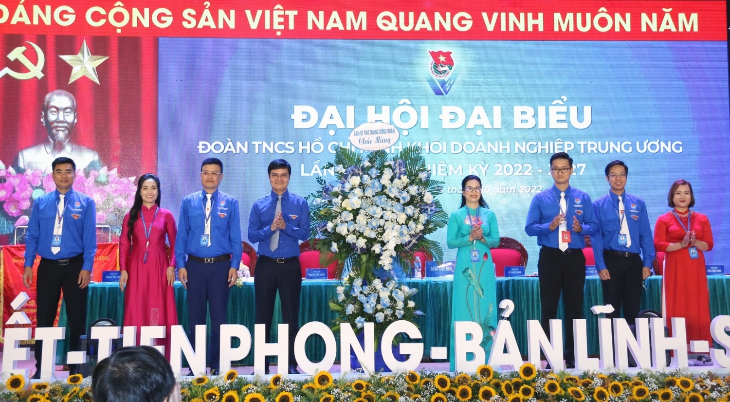 Tuổi trẻ Khối Doanh nghiệp Trung ương: Đoàn kết - Tiên phong - Bản lĩnh - Sáng tạo Tuổi trẻ Khối Doanh nghiệp Trung ương: Đoàn kết - Tiên phong - Bản lĩnh - Sáng tạo