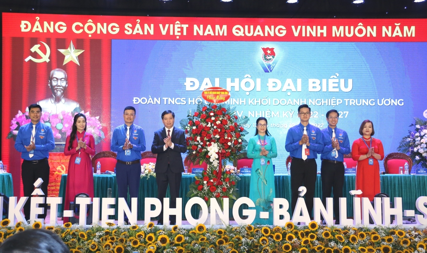 Tuổi trẻ Khối Doanh nghiệp Trung ương: Đoàn kết - Tiên phong - Bản lĩnh - Sáng tạo Tuổi trẻ Khối Doanh nghiệp Trung ương: Đoàn kết - Tiên phong - Bản lĩnh - Sáng tạo