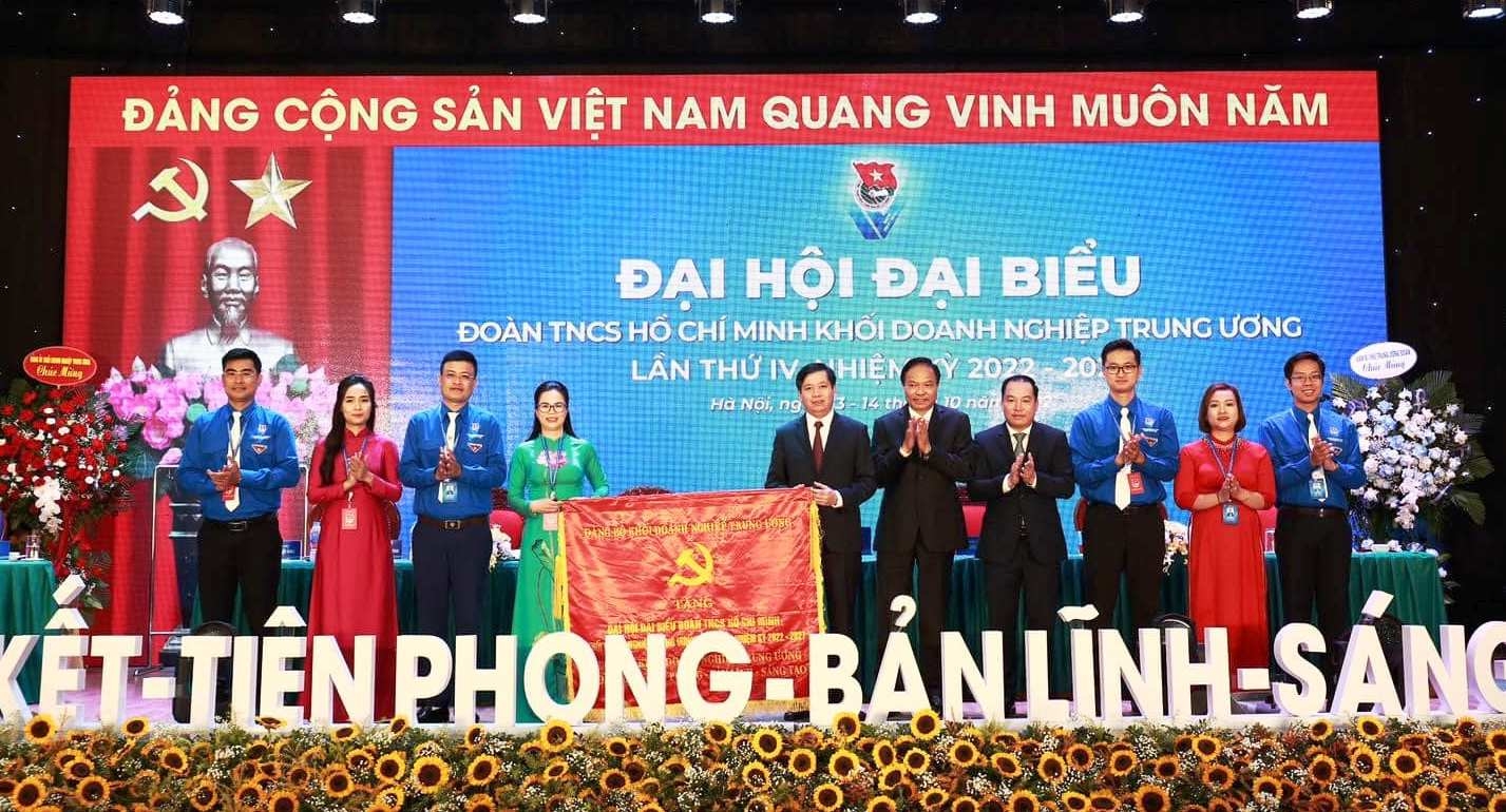 Tuổi trẻ Khối Doanh nghiệp Trung ương: Đoàn kết - Tiên phong - Bản lĩnh - Sáng tạo Tuổi trẻ Khối Doanh nghiệp Trung ương: Đoàn kết - Tiên phong - Bản lĩnh - Sáng tạo