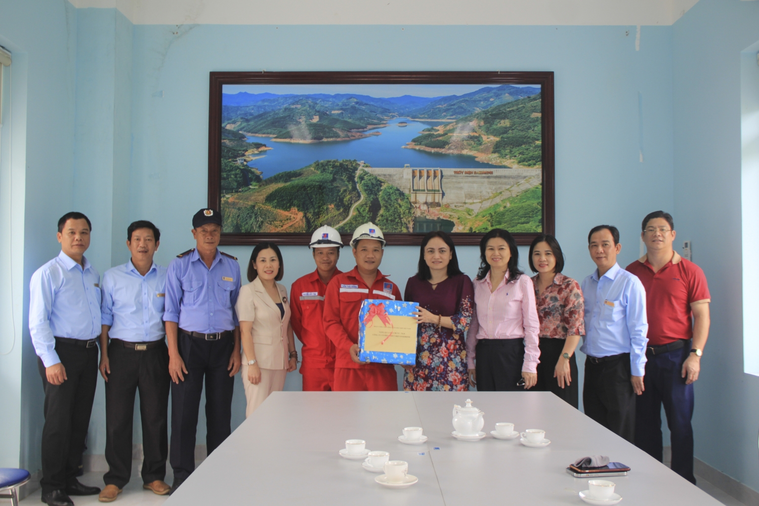 Công đoàn Dầu khí Việt Nam thăm, tặng quà cho người lao động PV Power DHC Công đoàn Dầu khí Việt Nam thăm, tặng quà cho người lao động PV Power DHC