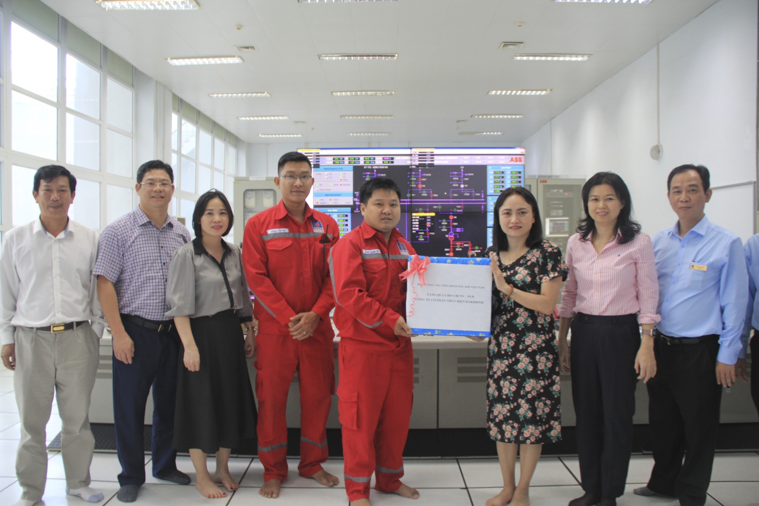 Công đoàn Dầu khí Việt Nam thăm, tặng quà cho người lao động PV Power DHC Công đoàn Dầu khí Việt Nam thăm, tặng quà cho người lao động PV Power DHC