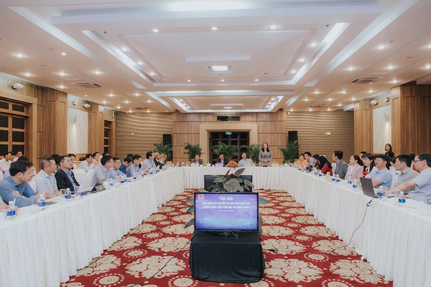 Định hình giá trị cốt lõi của Vietsovpetro trong dòng chảy văn hóa Petrovietnam Định hình giá trị cốt lõi của Vietsovpetro trong dòng chảy văn hóa Petrovietnam