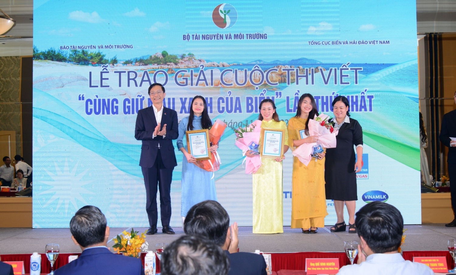 Tạp chí Năng lượng Mới đoạt giải Cuộc thi viết “Cùng giữ màu xanh của biển” Tạp chí Năng lượng Mới đoạt giải Cuộc thi viết “Cùng giữ màu xanh của biển”