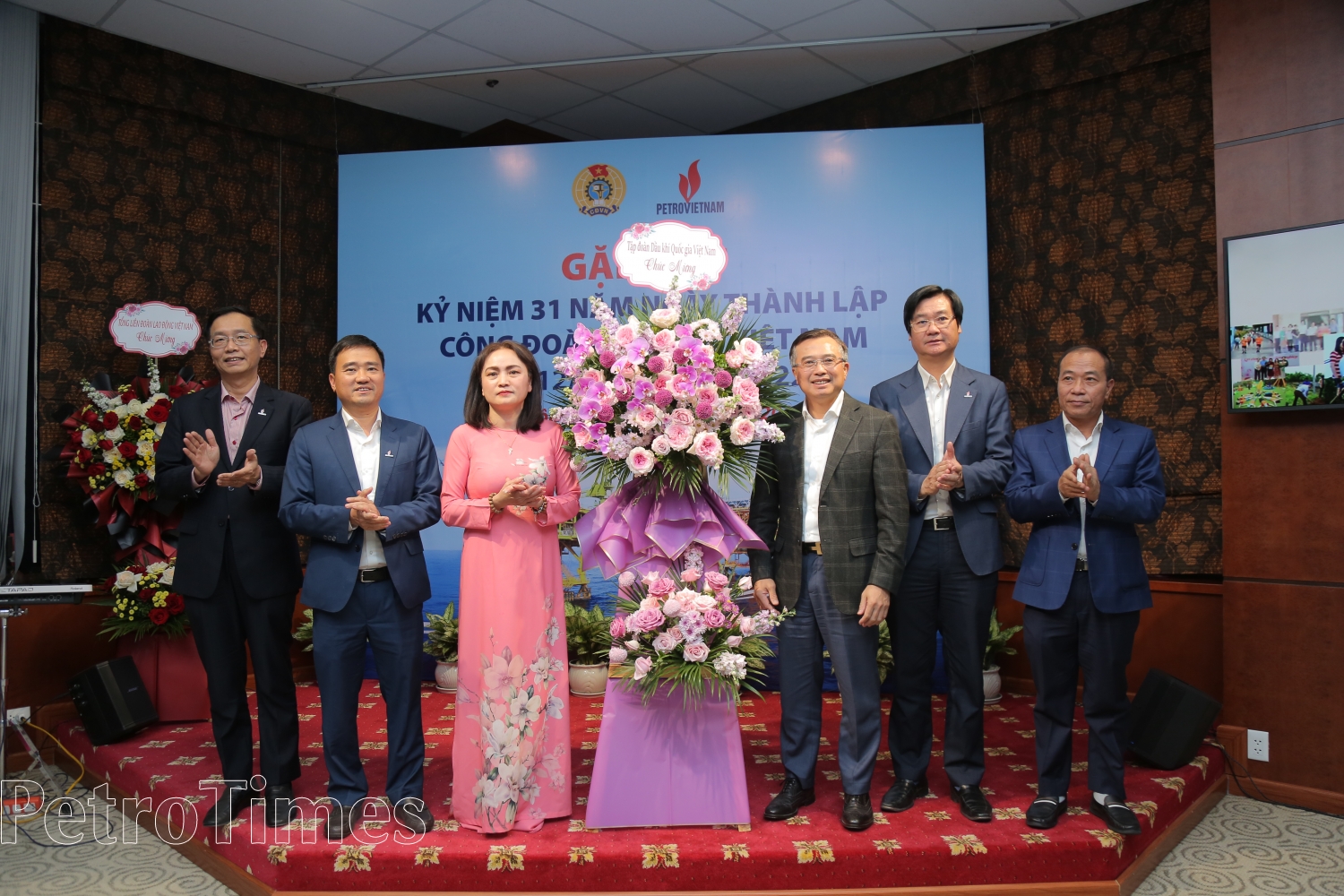 Công đoàn Dầu khí Việt Nam vững bước, đồng hành phát triển cùng Tập đoàn Dầu khí Quốc gia Việt Nam Công đoàn Dầu khí Việt Nam vững bước, đồng hành phát triển cùng Tập đoàn Dầu khí Quốc gia Việt Nam