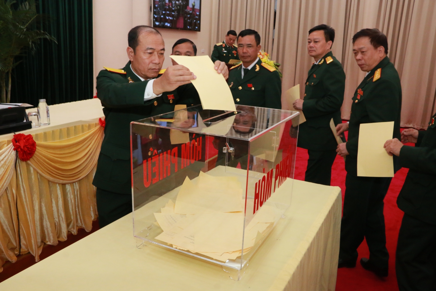 Tiếp tục phát huy truyền thống anh hùng, lịch sử vẻ vang của Hội Cựu chiến binh Việt Nam trong nhiệm kỳ mới Tiếp tục phát huy truyền thống anh hùng, lịch sử vẻ vang của Hội Cựu chiến binh Việt Nam trong nhiệm kỳ mới