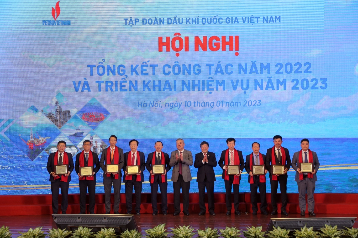 BSR được vinh danh thành tích tiêu biểu, xuất sắc trên các lĩnh vực năm 2022 BSR được vinh danh thành tích tiêu biểu, xuất sắc trên các lĩnh vực năm 2022
