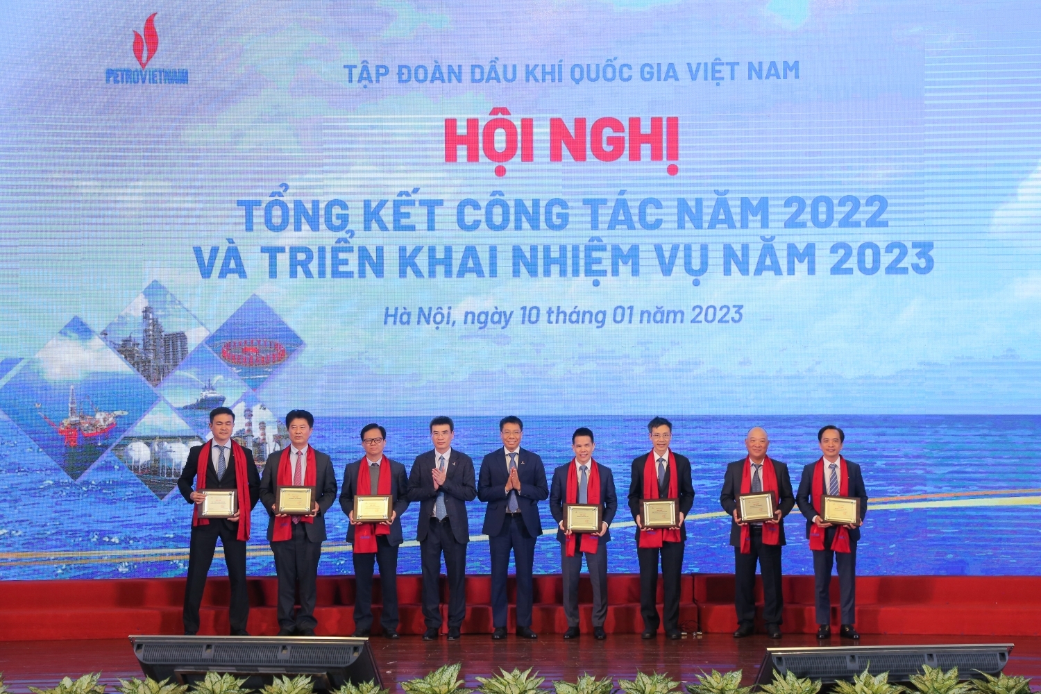 BSR được vinh danh thành tích tiêu biểu, xuất sắc trên các lĩnh vực năm 2022 BSR được vinh danh thành tích tiêu biểu, xuất sắc trên các lĩnh vực năm 2022