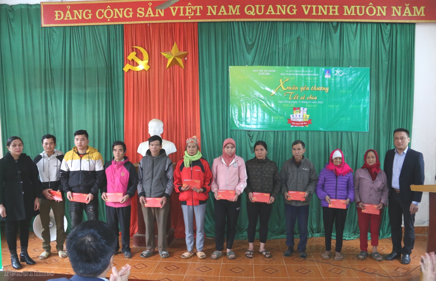 PVFCCo mang xuân ấm đến với bà con huyện Tân Lạc, tỉnh Hòa Bình