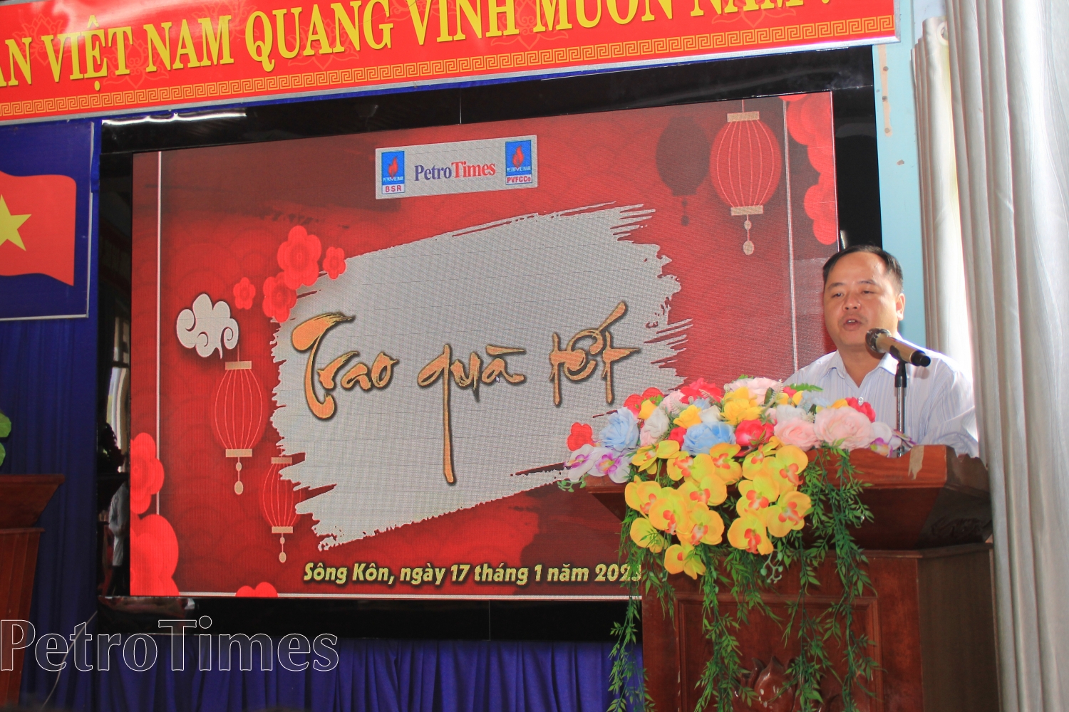 Tạp chí Năng lượng Mới cùng BSR, PVFCCo trao quà Tết tại Quảng Nam