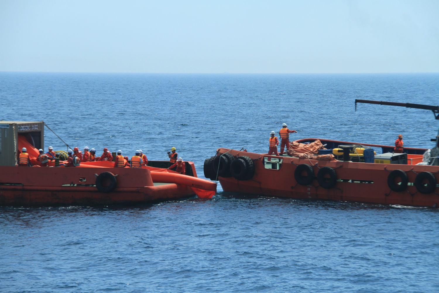 Tàu va đá ngầm gãy đôi, BSR và PTSC Quảng Ngãi sẵn sàng tham gia hỗ trợ ứng phó sự cố tràn dầu