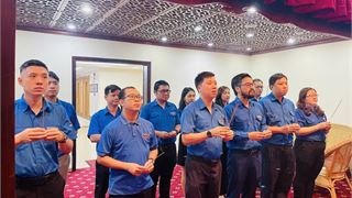 Đoàn Thanh niên Vietsovpetro dâng hương tưởng niệm Chủ tịch Hồ Chí Minh