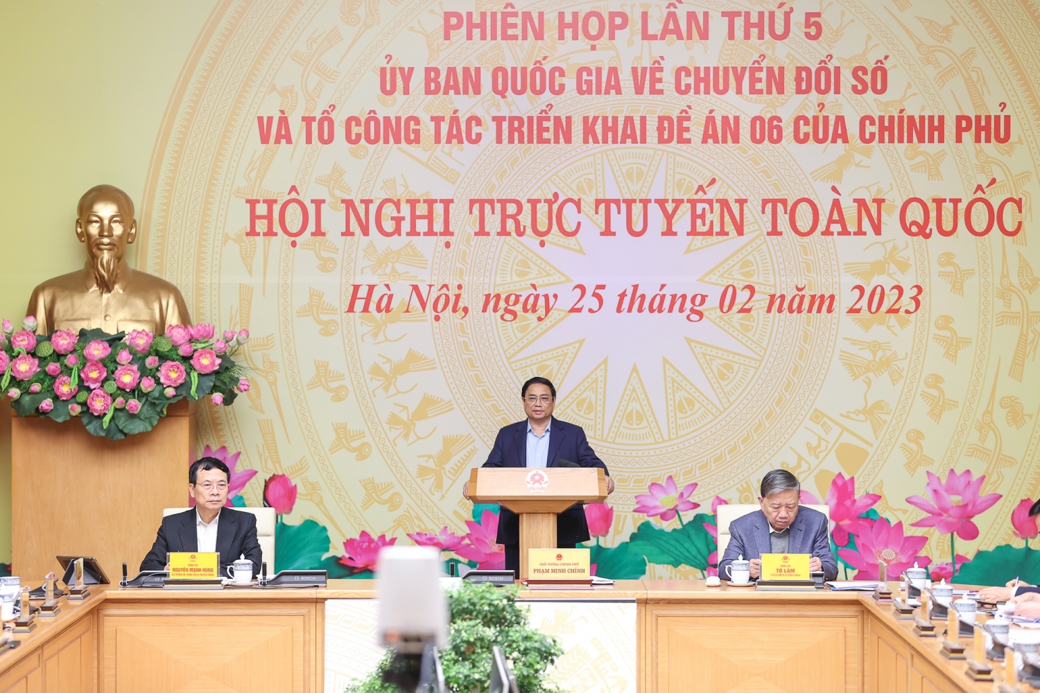 Thủ tướng: Chuyển đổi số cần sự quyết tâm, quyết liệt, đổi mới sáng tạo trong lãnh đạo, chỉ đạo, điều hành Thủ tướng: Chuyển đổi số cần sự quyết tâm, quyết liệt, đổi mới sáng tạo trong lãnh đạo, chỉ đạo, điều hành