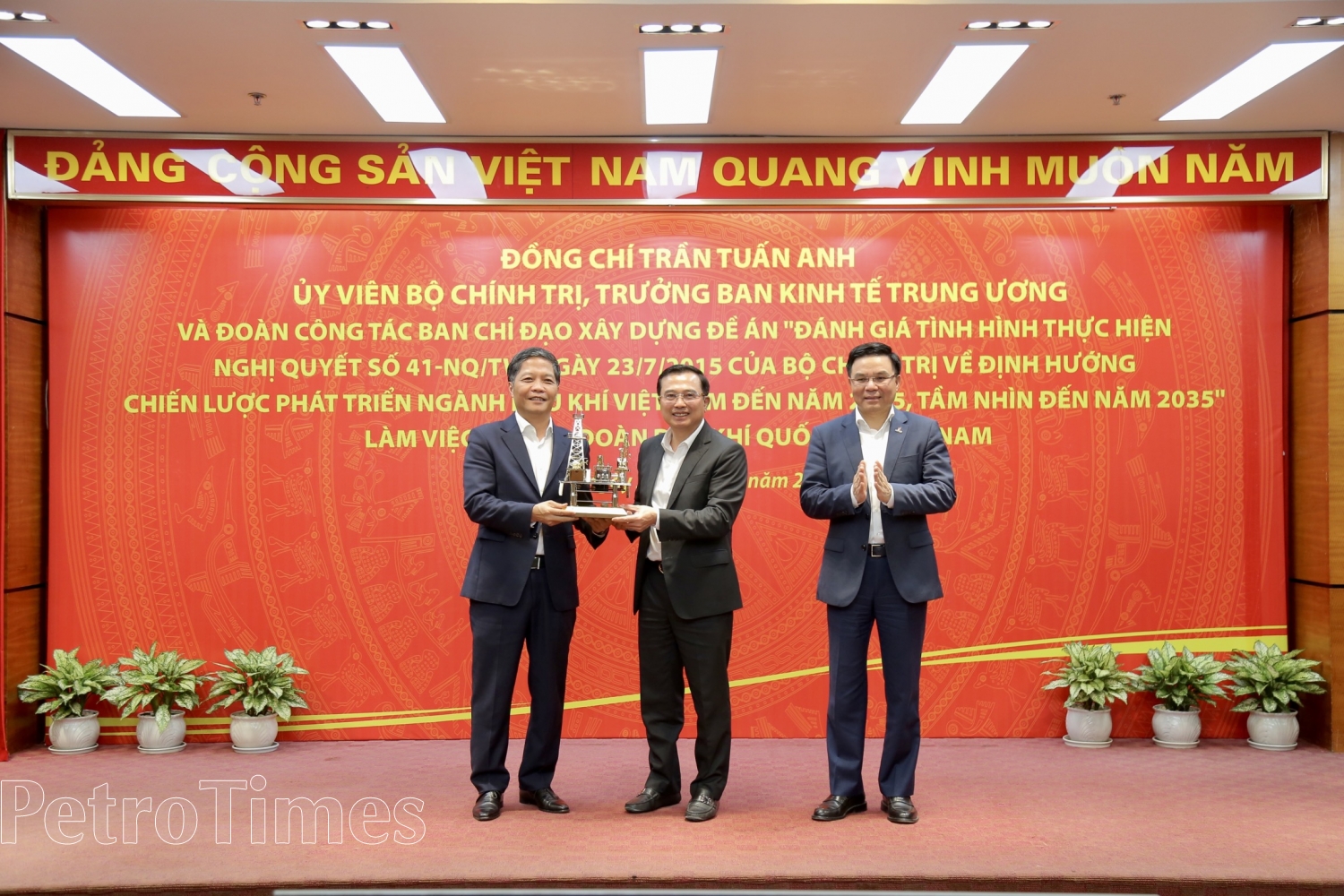 Cần chủ trương, định hướng chiến lược mới cho phát triển ngành Dầu khí và Tập đoàn Dầu khí Quốc gia Việt Nam