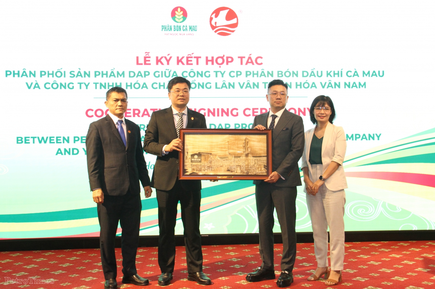 PVCFC ký kết hợp tác phân phối sản phẩm DAP với Tập đoàn Hoá chất Vân Thiên Hoá