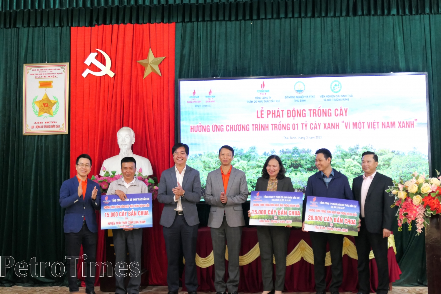 PVEP tài trợ 50.000 cây xanh rừng phòng hộ ven biển cho tỉnh Thái Bình”