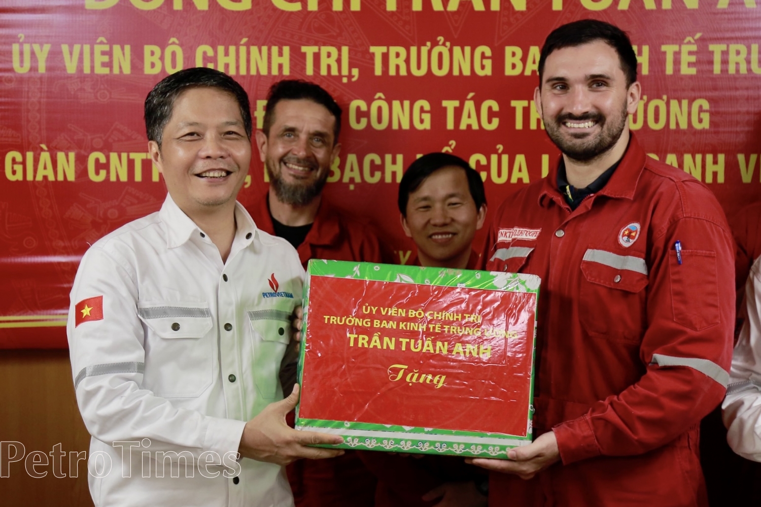 Trưởng Ban Kinh tế Trung ương Trần Tuấn Anh thăm và làm việc tại Giàn Công nghệ trung tâm số 2