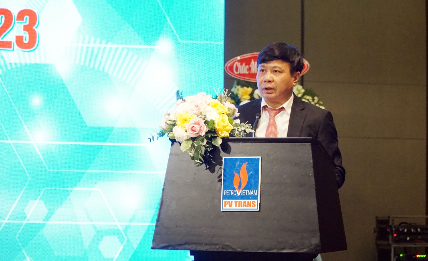 Chủ tịch HĐQT PVTrans Phạm Việt Anh báo cáo tại Đại hội