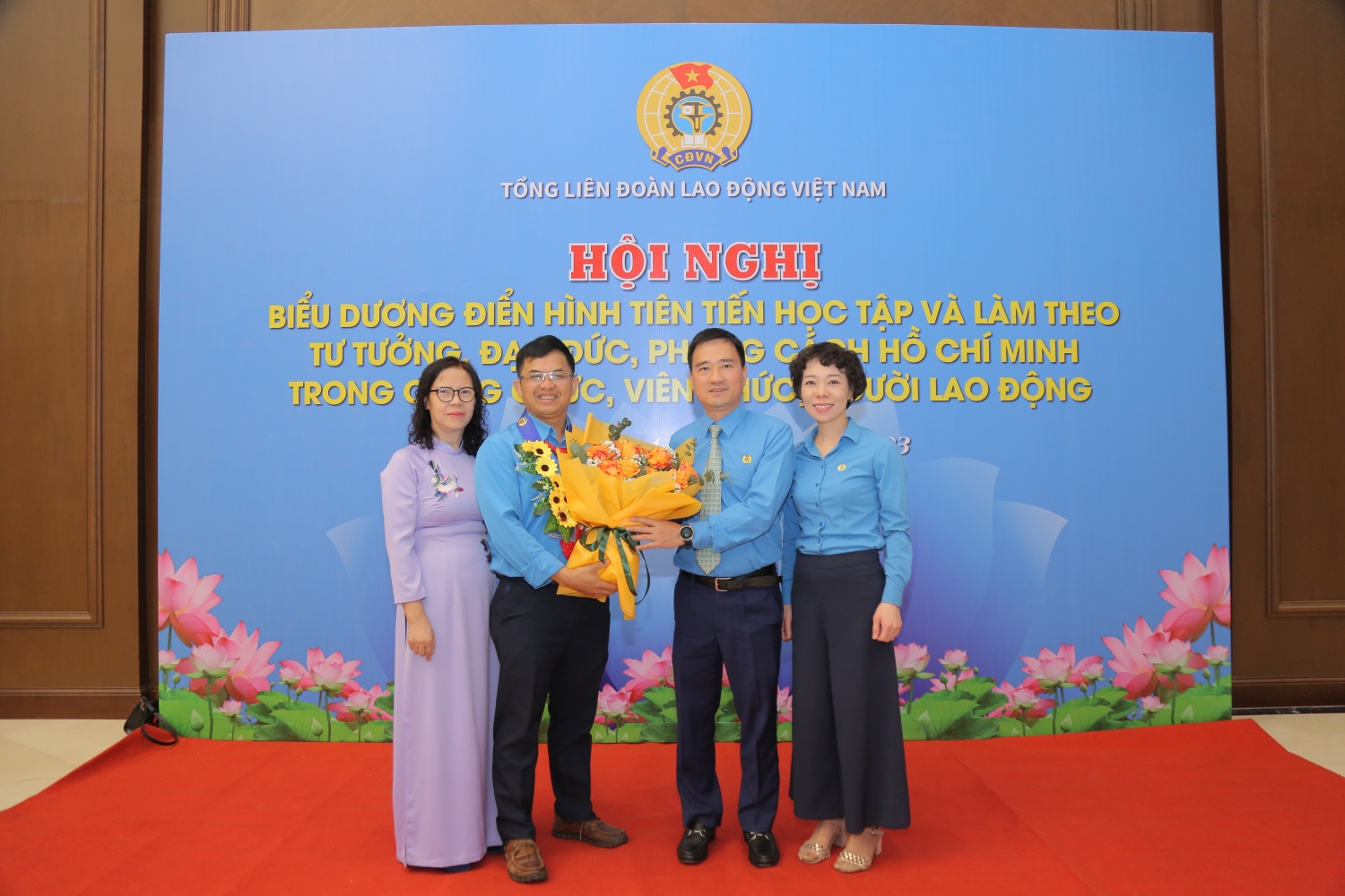 Công đoàn PVCFC được tôn vinh điển hình tiên tiến trong việc học tập và làm theo Bác Công đoàn PVCFC được tôn vinh điển hình tiên tiến trong việc học tập và làm theo Bác