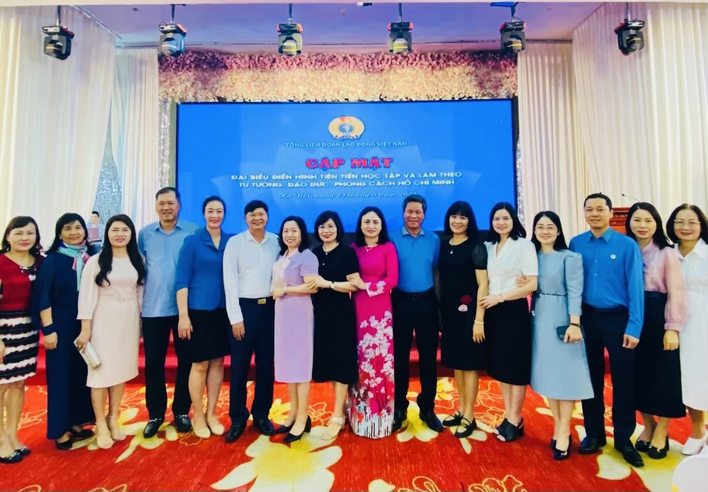 Công đoàn PVCFC được tôn vinh điển hình tiên tiến trong việc học tập và làm theo Bác Công đoàn PVCFC được tôn vinh điển hình tiên tiến trong việc học tập và làm theo Bác
