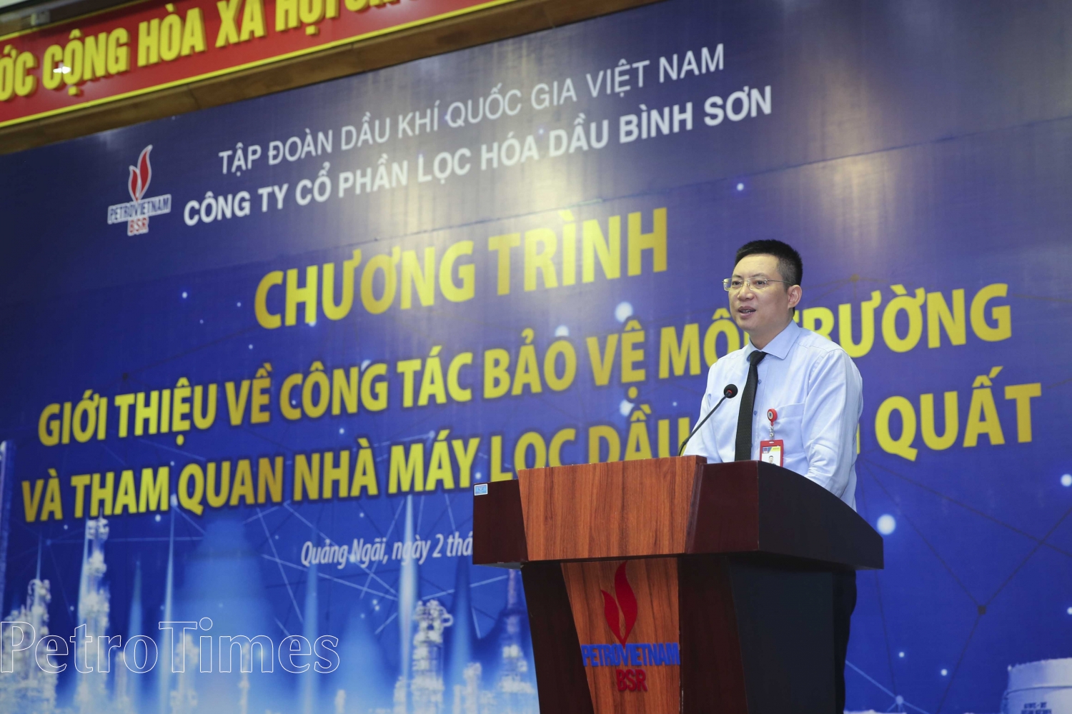 Hơn 100 người dân xã Bình Trị (Quảng Ngãi) tham quan công tác bảo vệ môi trường tại NMLD Dung Quất