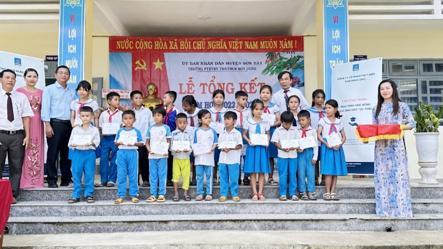 Thuỷ điện Đakđrinh trao 180 suất học bổng cho các trường tại huyện Sơn Tây (Quảng Ngãi)”