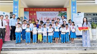 Thuỷ điện Đakđrinh trao 180 suất học bổng cho các trường tại huyện Sơn Tây (Quảng Ngãi)