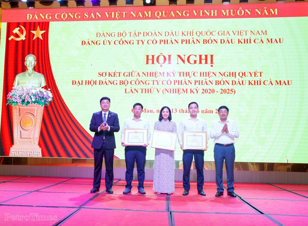 Đảng ủy PVCFC là điển hình về vai trò lãnh đạo của Đảng ủy một doanh nghiệp nhà nước Đảng ủy PVCFC là điển hình về vai trò lãnh đạo của Đảng ủy một doanh nghiệp nhà nước
