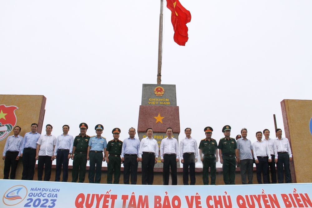 Petrovietnam trao tặng hệ thống trang thiết bị trị giá 3 tỷ đồng cho Trung tâm y tế huyện đảo Phú Quý, Bình Thuận