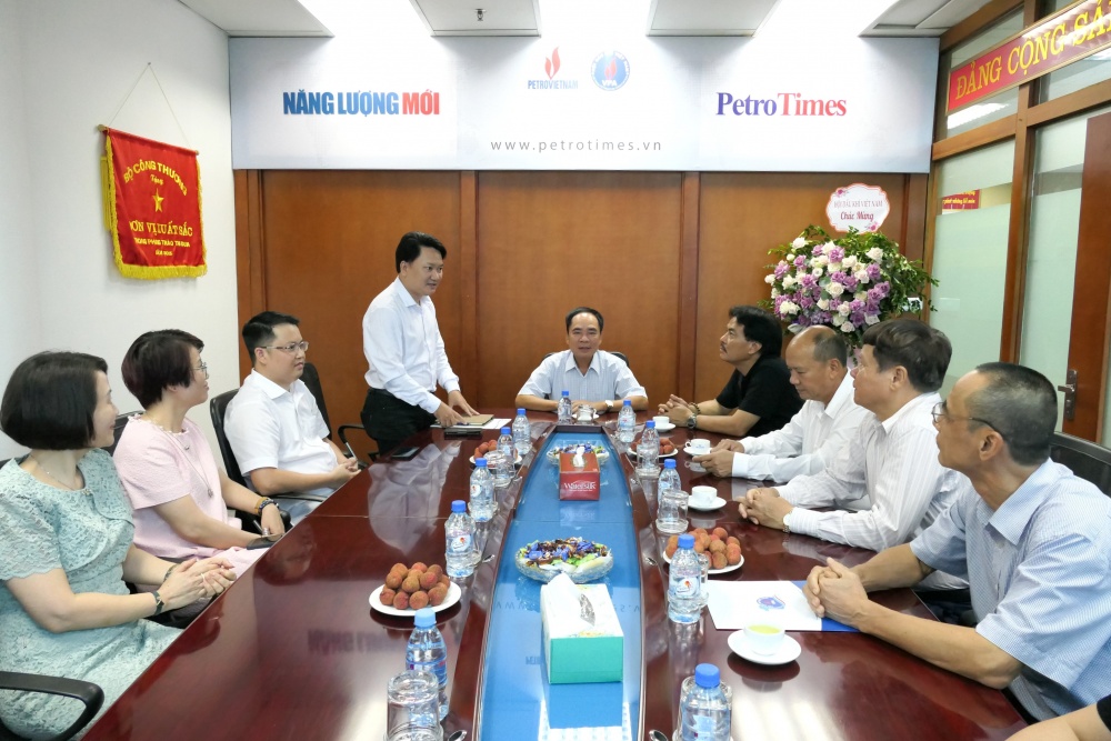 Lãnh đạo Hội Dầu khí Việt Nam chúc mừng Tạp chí Năng lượng Mới - PetroTimes nhân Ngày Báo chí cách mạng Việt Nam Lãnh đạo Hội Dầu khí Việt Nam chúc mừng Tạp chí Năng lượng Mới - PetroTimes nhân Ngày Báo chí cách mạng Việt Nam