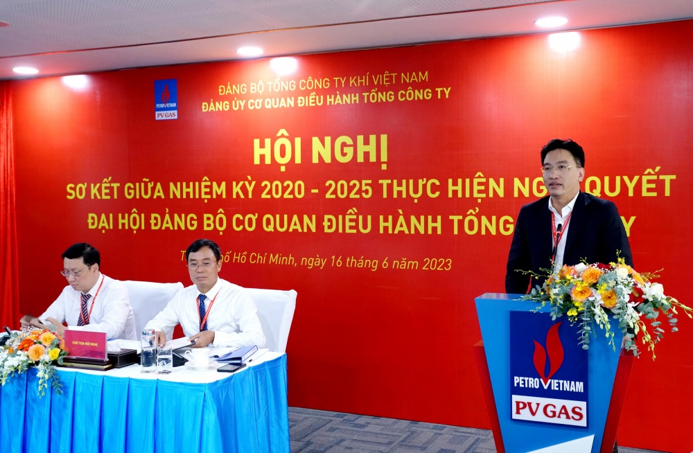 Đồng chí Nguyễn Thanh Bình, Bí thư Đảng ủy, Chủ tịch HĐQT PV GAS phát biểu chỉ đạo và giao nhiệm vụ cho Đảng bộ CQĐH Đồng chí Nguyễn Thanh Bình, Bí thư Đảng ủy, Chủ tịch HĐQT PV GAS phát biểu chỉ đạo và giao nhiệm vụ cho Đảng bộ CQĐH