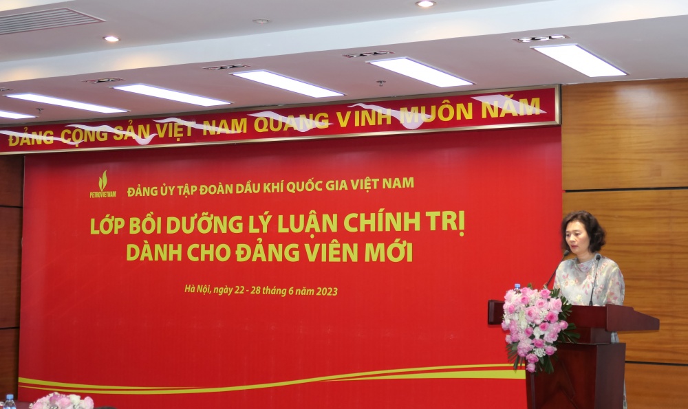 đồng chí Đinh Thị Hồng Thúy - Phó Chánh Văn phòng Đảng ủy Tập đoàn đồng chí Đinh Thị Hồng Thúy - Phó Chánh Văn phòng Đảng ủy Tập đoàn