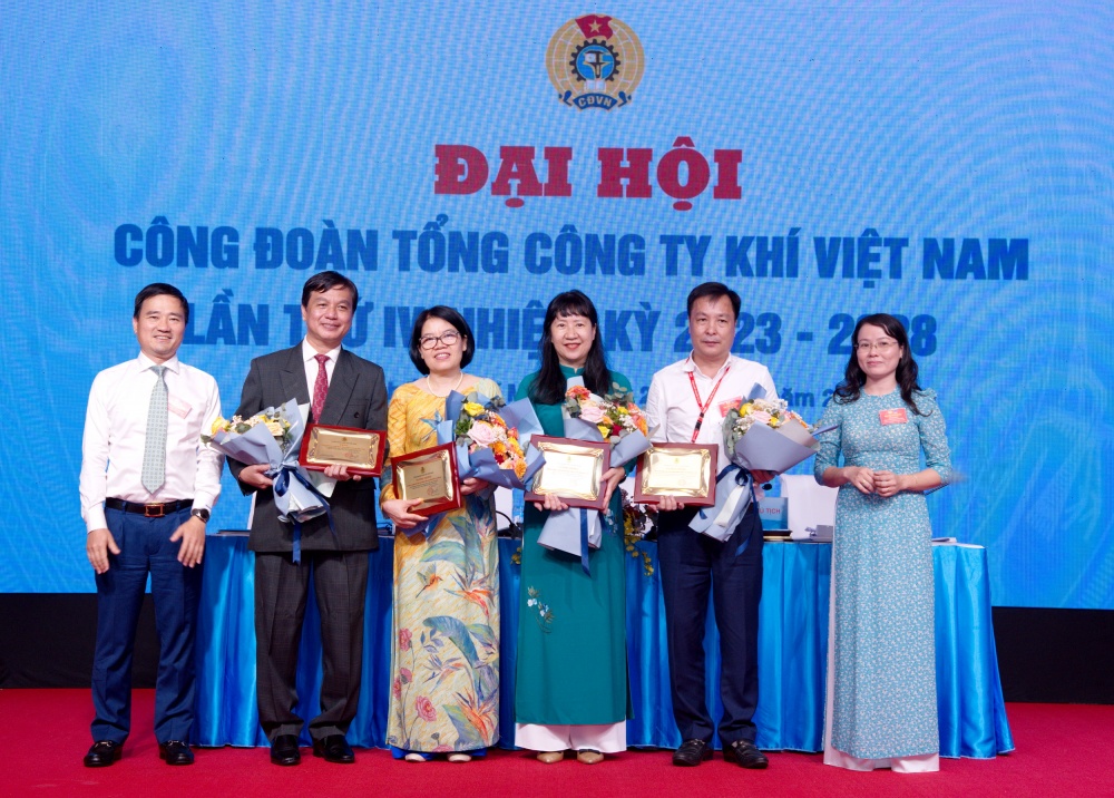 Công đoàn Dầu khí Việt Nam khen thưởng các ban chuyên đề Công đoàn PV GAS – tập thể tiêu biểu trong các công tác chuyên đề của nhiệm kỳ