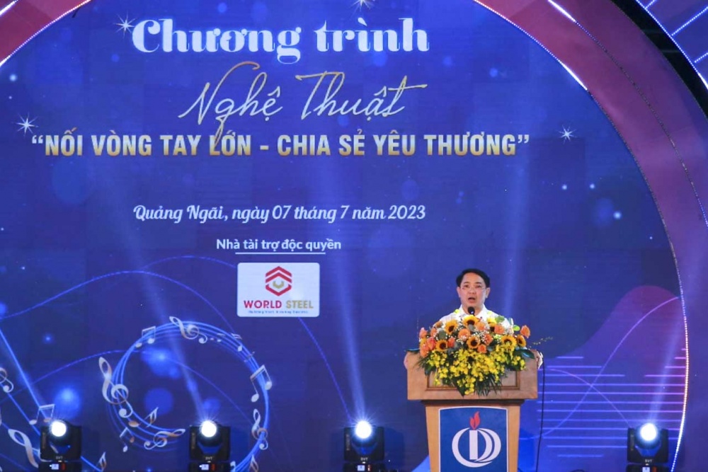 BSR tài trợ 300 triệu đồng cho Quỹ khuyến học Khu Kinh tế Dung Quất BSR tài trợ 300 triệu đồng cho Quỹ khuyến học Khu Kinh tế Dung Quất